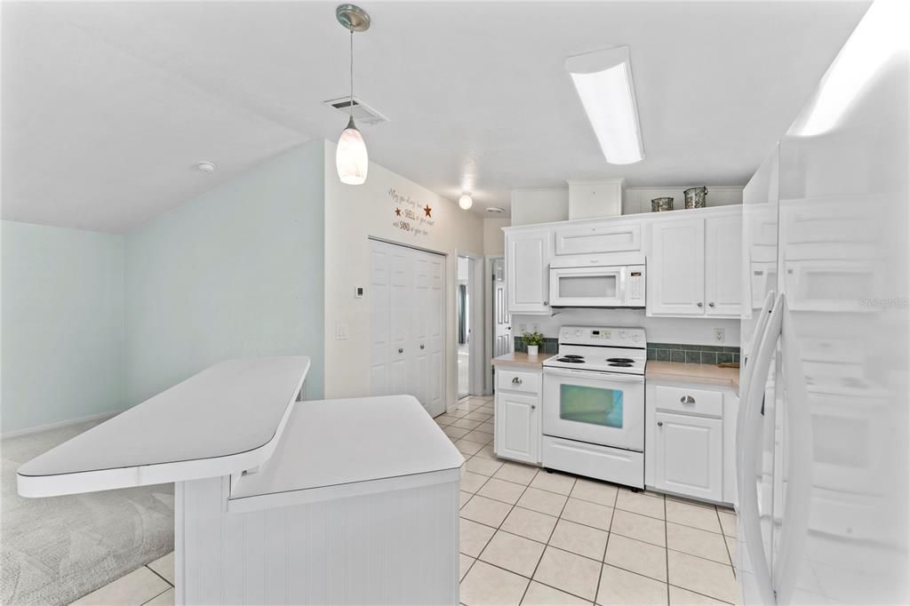 For Sale: $176,500 (2 beds, 2 baths, 960 Square Feet)