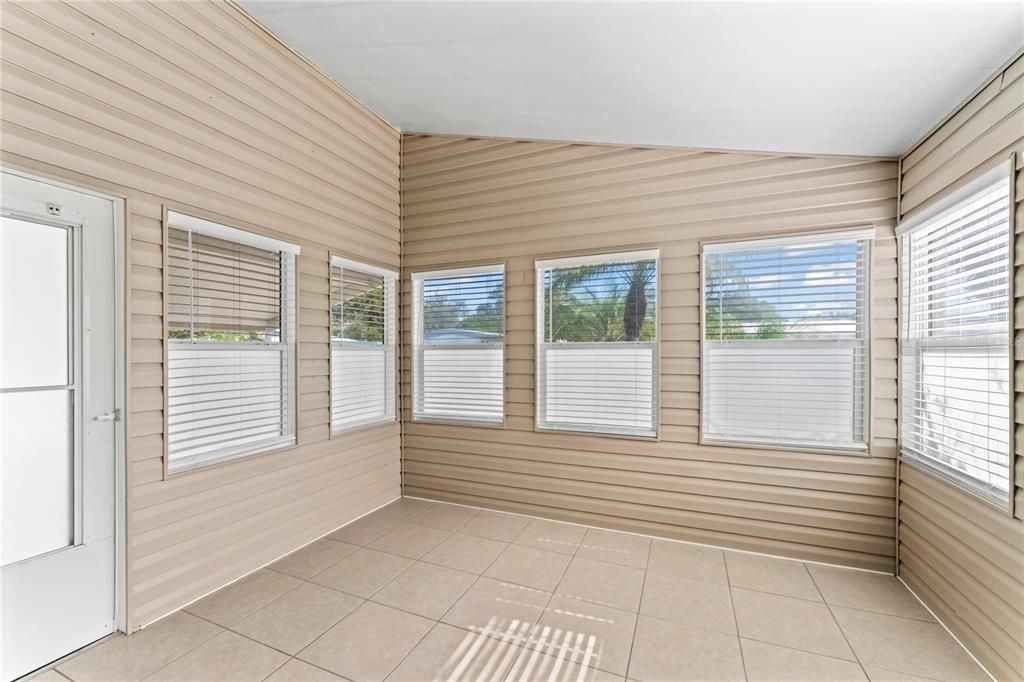 For Sale: $176,500 (2 beds, 2 baths, 960 Square Feet)