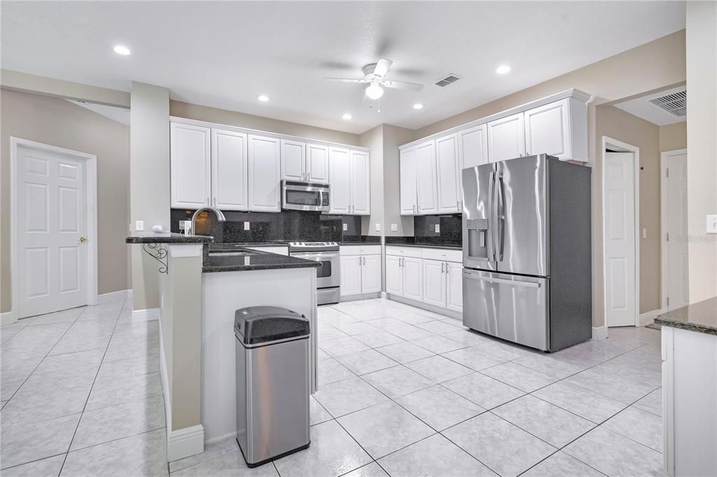 For Sale: $839,900 (4 beds, 3 baths, 2594 Square Feet)