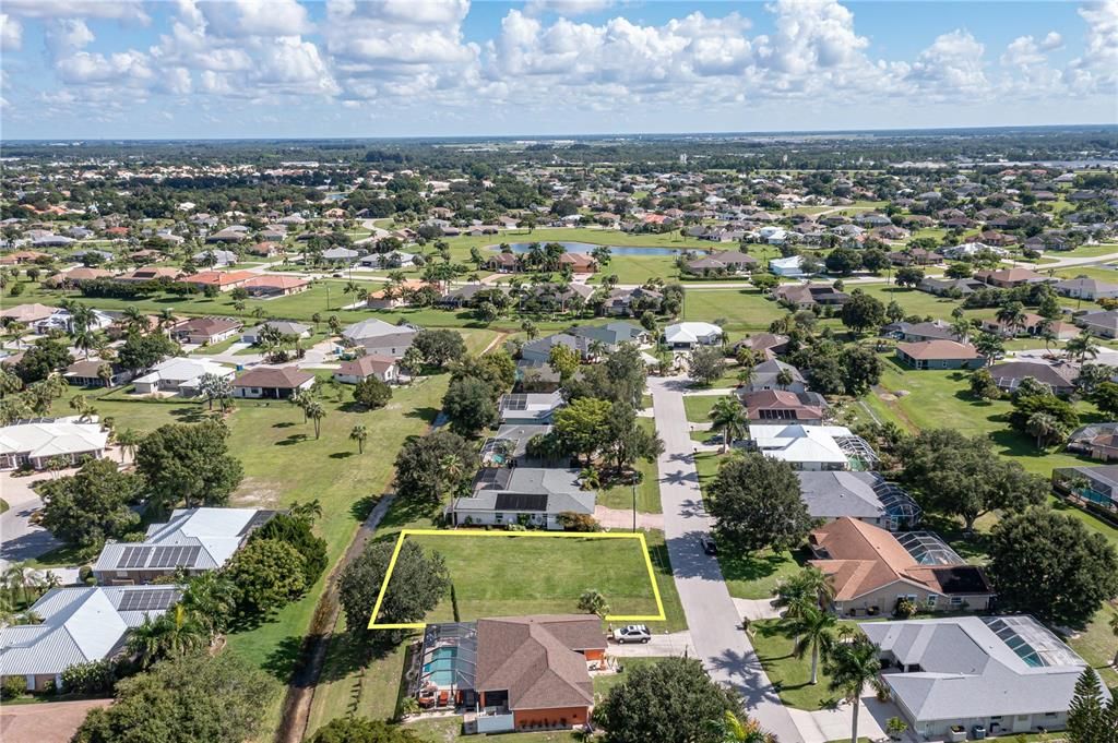 На продажу: $69,900 (0.23 acres)