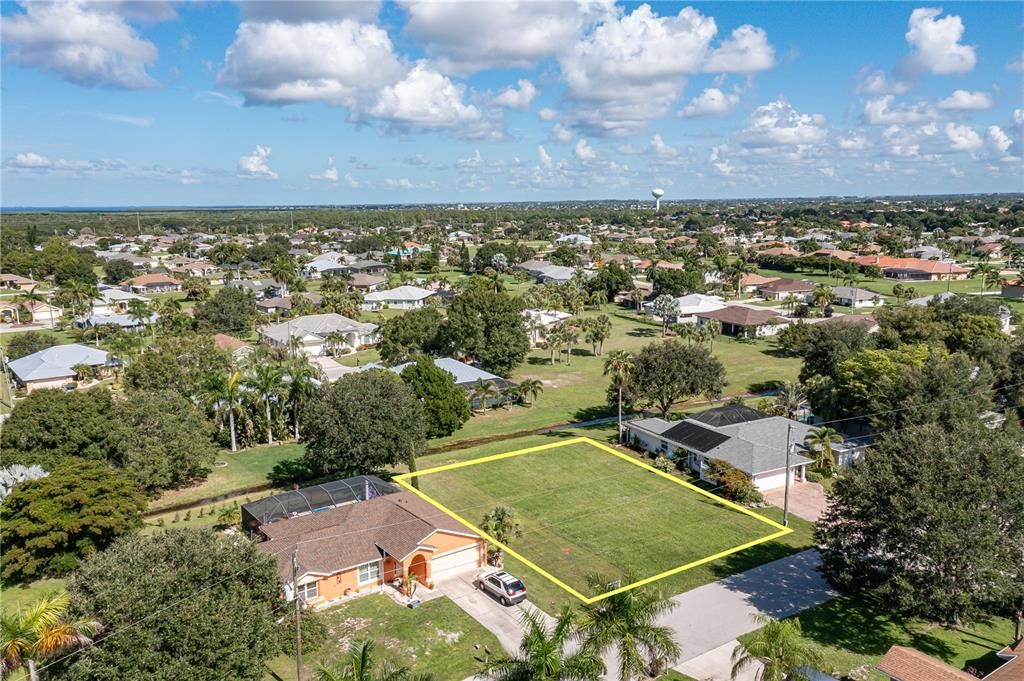 На продажу: $69,900 (0.23 acres)