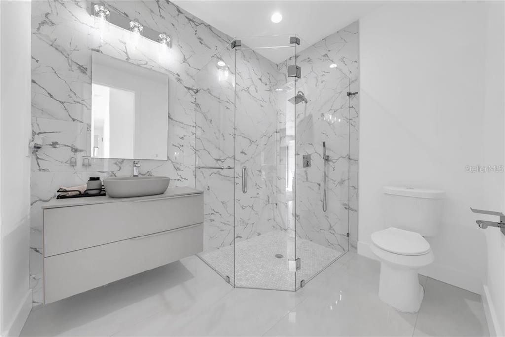 En Venta: $670,000 (4 camas, 4 baños, 2095 Pies cuadrados)