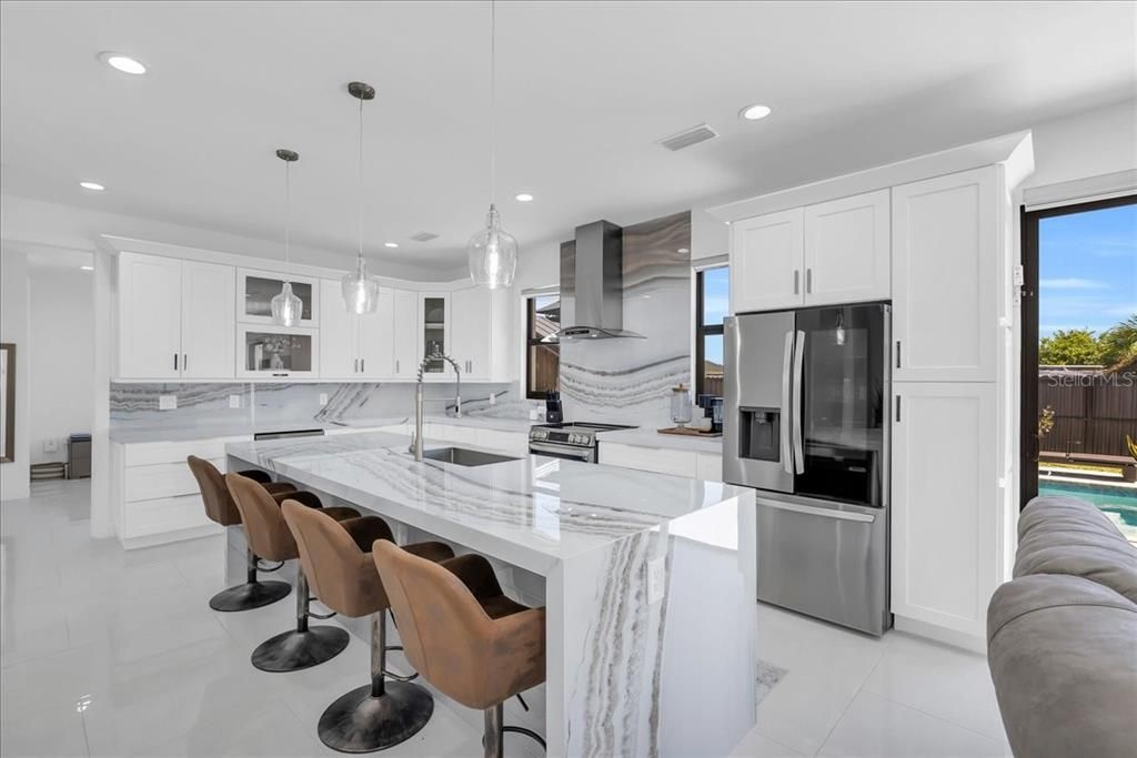 En Venta: $670,000 (4 camas, 4 baños, 2095 Pies cuadrados)