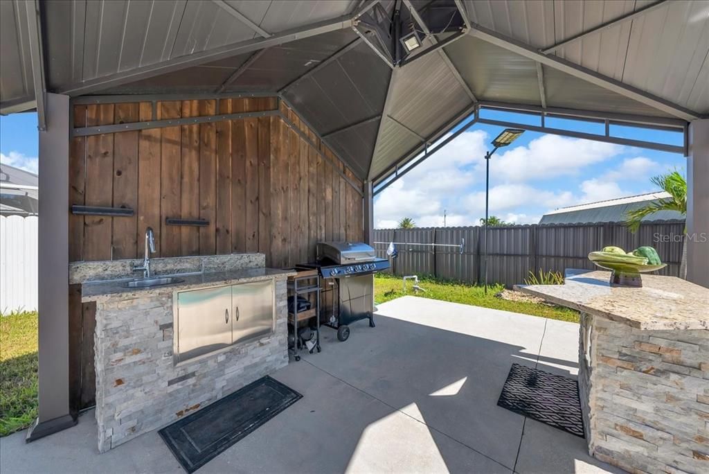 En Venta: $670,000 (4 camas, 4 baños, 2095 Pies cuadrados)