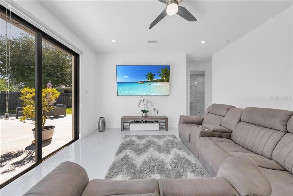 En Venta: $670,000 (4 camas, 4 baños, 2095 Pies cuadrados)