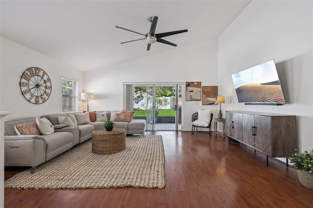 Active With Contract: $460,000 (4 beds, 2 baths, 1953 Square Feet)