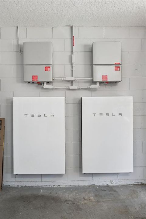 Active With Contract: $460,000 (4 beds, 2 baths, 1953 Square Feet)