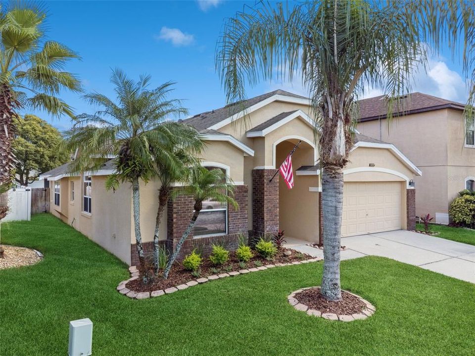 Active With Contract: $460,000 (4 beds, 2 baths, 1953 Square Feet)