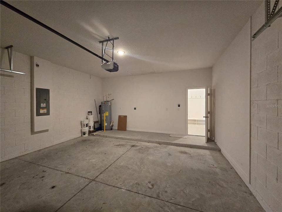 En Venta: $370,000 (3 camas, 2 baños, 1983 Pies cuadrados)