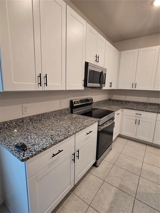 En Venta: $370,000 (3 camas, 2 baños, 1983 Pies cuadrados)