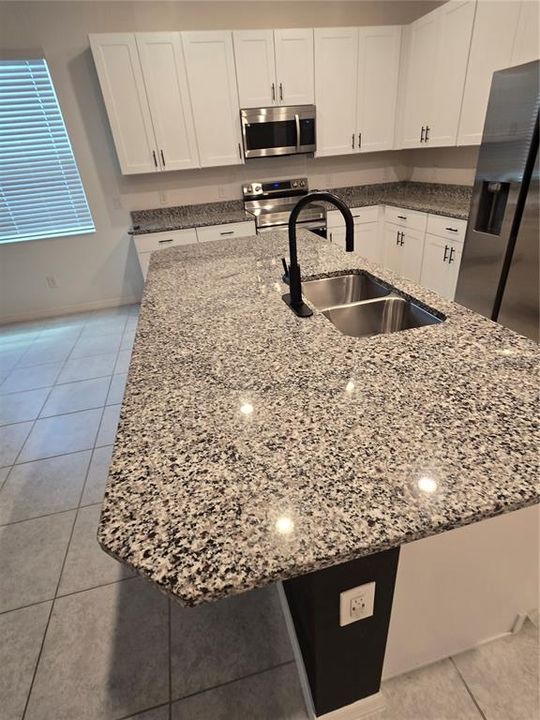 En Venta: $370,000 (3 camas, 2 baños, 1983 Pies cuadrados)