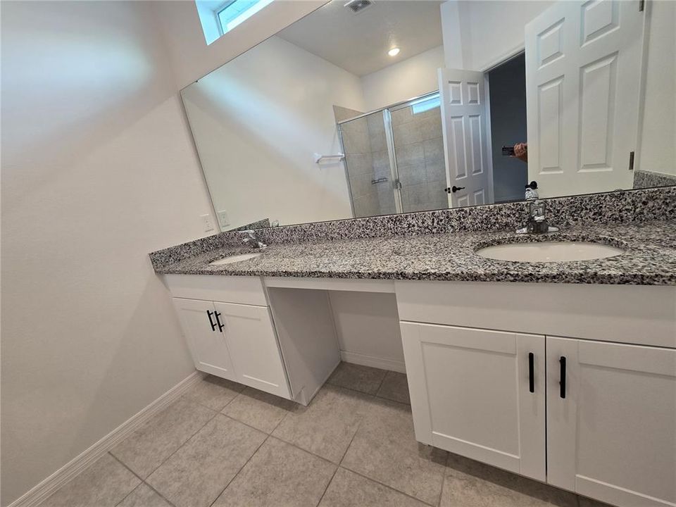 En Venta: $370,000 (3 camas, 2 baños, 1983 Pies cuadrados)