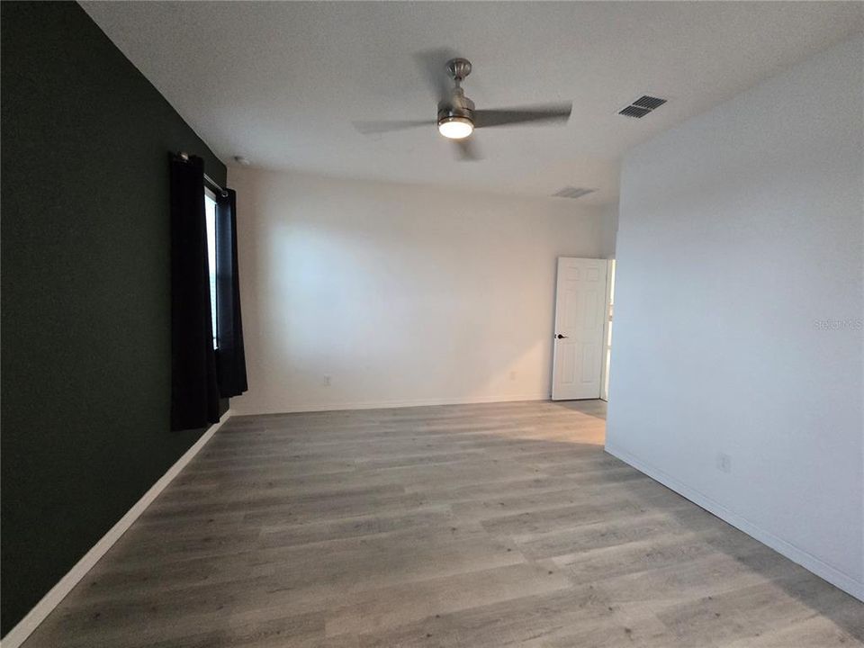 En Venta: $370,000 (3 camas, 2 baños, 1983 Pies cuadrados)