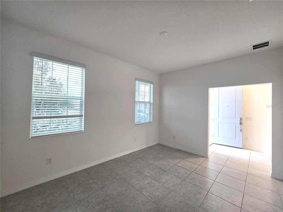 En Venta: $370,000 (3 camas, 2 baños, 1983 Pies cuadrados)