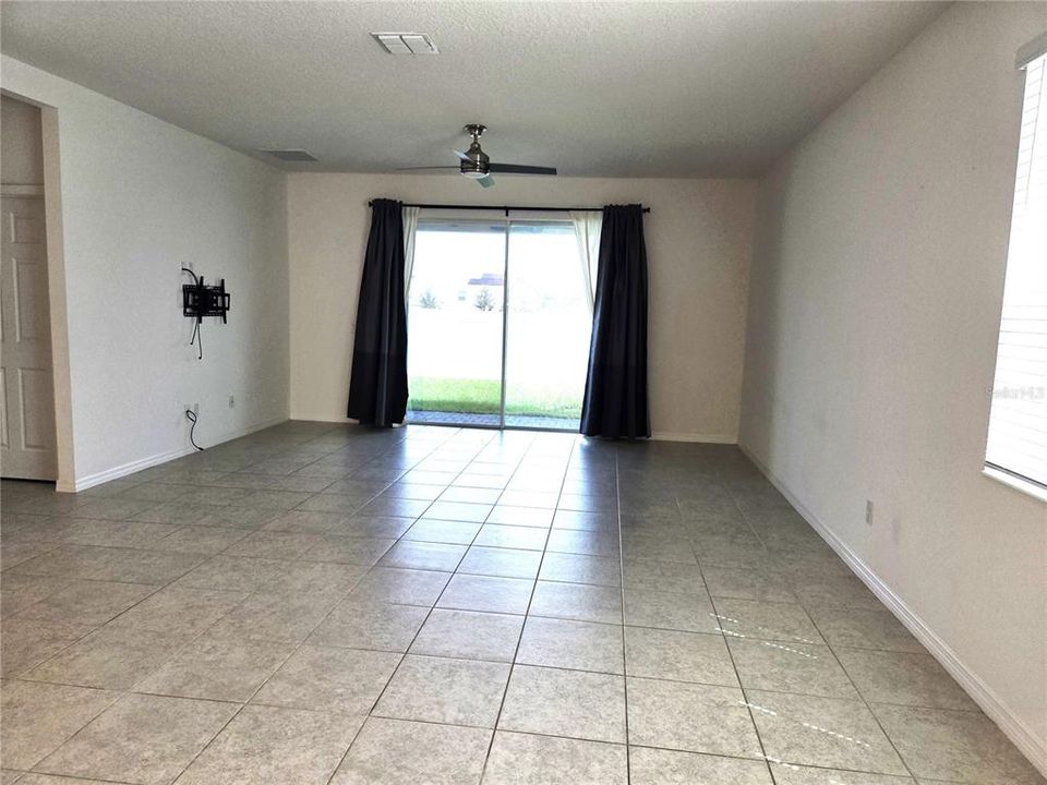 En Venta: $370,000 (3 camas, 2 baños, 1983 Pies cuadrados)