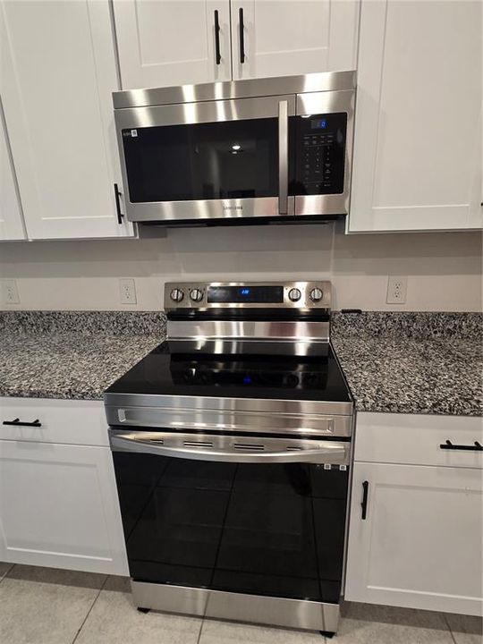 En Venta: $370,000 (3 camas, 2 baños, 1983 Pies cuadrados)