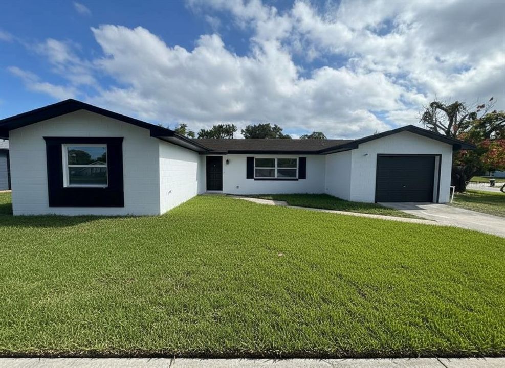 Active With Contract: $475,000 (3 beds, 2 baths, 1715 Square Feet)