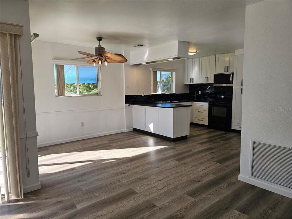 For Sale: $200,000 (3 beds, 2 baths, 1106 Square Feet)