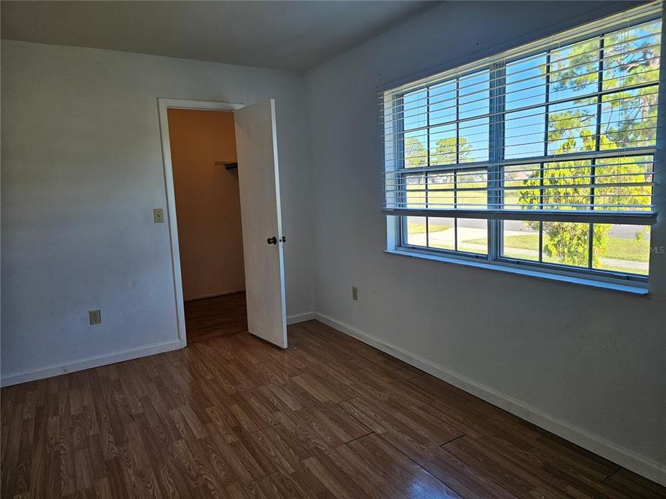 For Sale: $200,000 (3 beds, 2 baths, 1106 Square Feet)