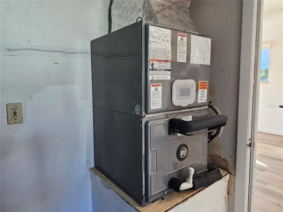 For Sale: $200,000 (3 beds, 2 baths, 1106 Square Feet)