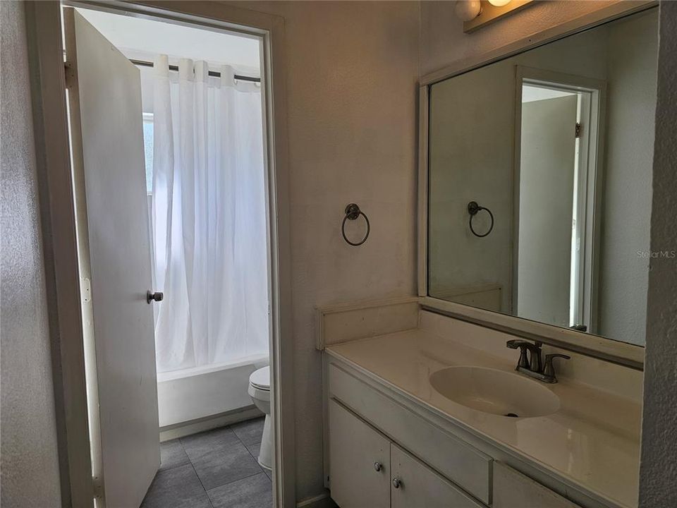 For Sale: $200,000 (3 beds, 2 baths, 1106 Square Feet)