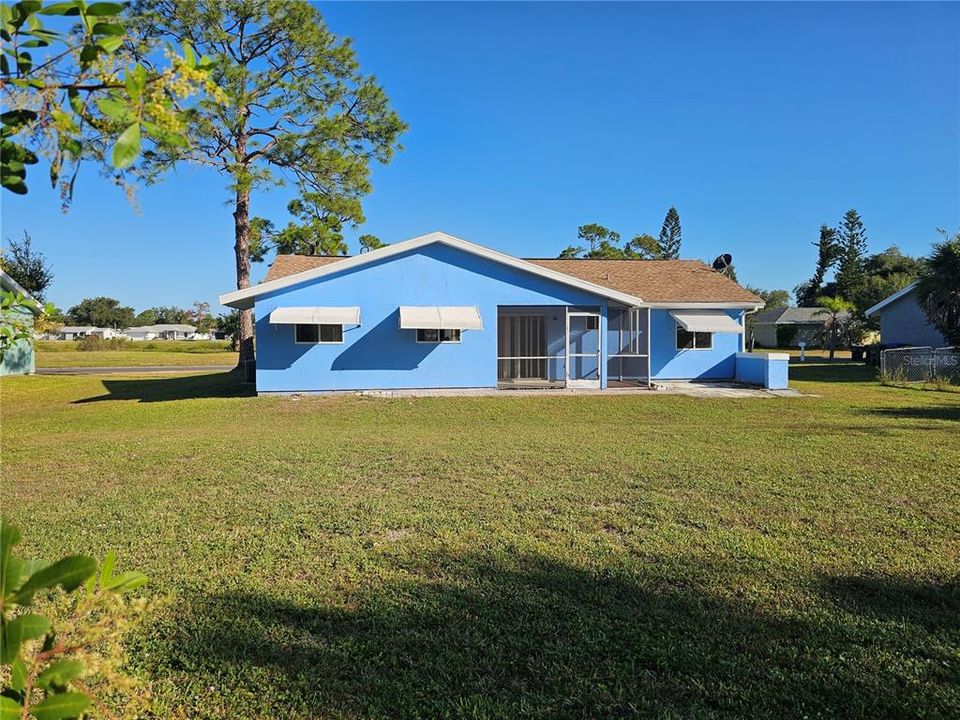 For Sale: $200,000 (3 beds, 2 baths, 1106 Square Feet)