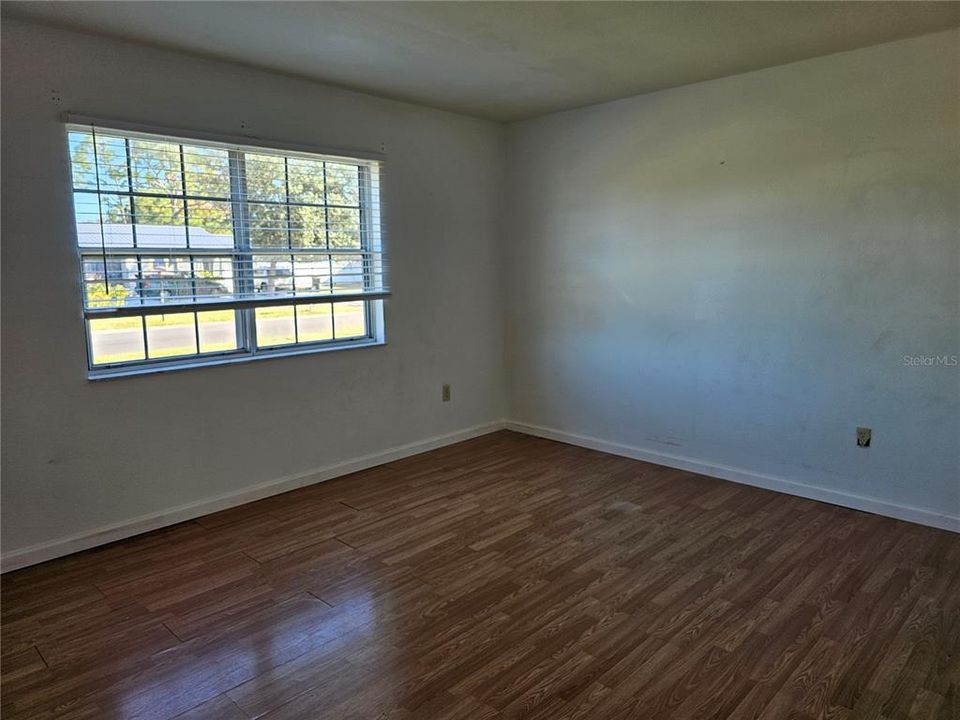 For Sale: $200,000 (3 beds, 2 baths, 1106 Square Feet)