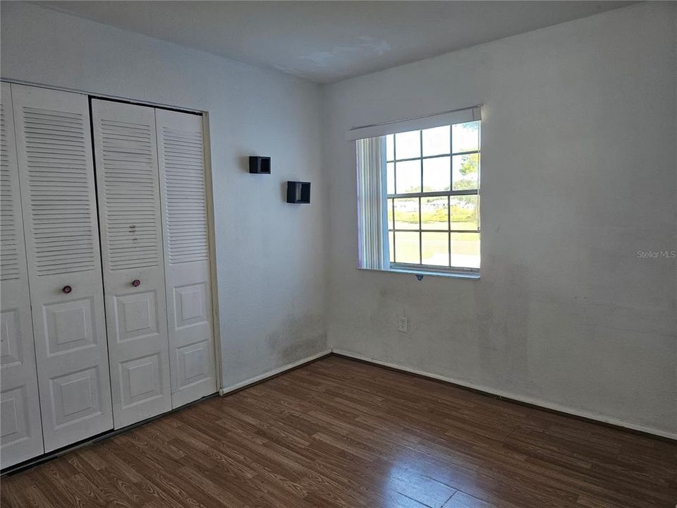 For Sale: $200,000 (3 beds, 2 baths, 1106 Square Feet)