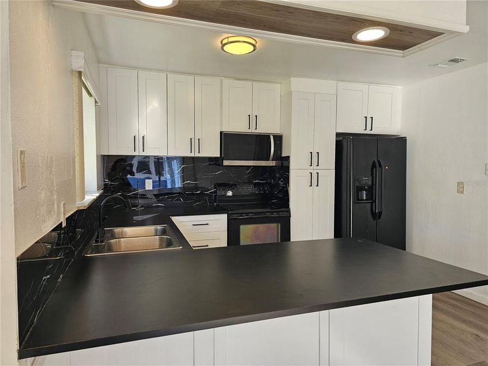 For Sale: $200,000 (3 beds, 2 baths, 1106 Square Feet)