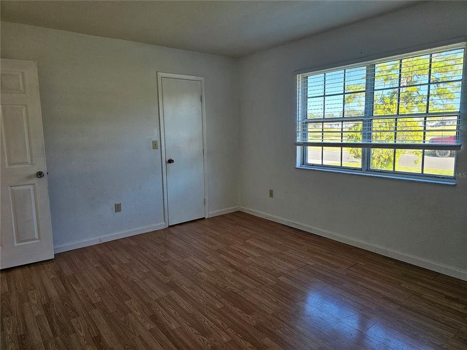 For Sale: $200,000 (3 beds, 2 baths, 1106 Square Feet)