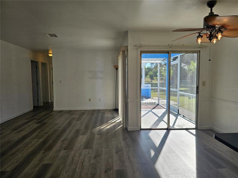 For Sale: $200,000 (3 beds, 2 baths, 1106 Square Feet)