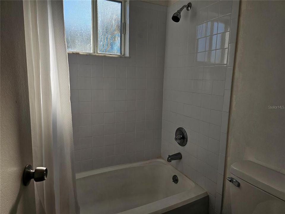 For Sale: $200,000 (3 beds, 2 baths, 1106 Square Feet)