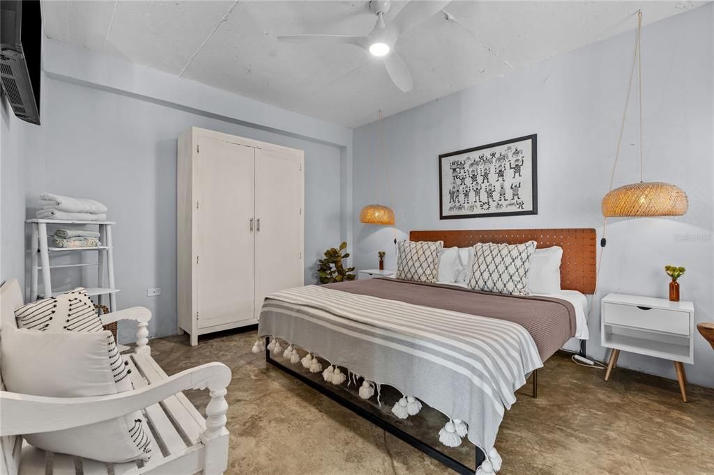 For Sale: $1,995,000 (15 beds, 9 baths, 4586 Square Feet)