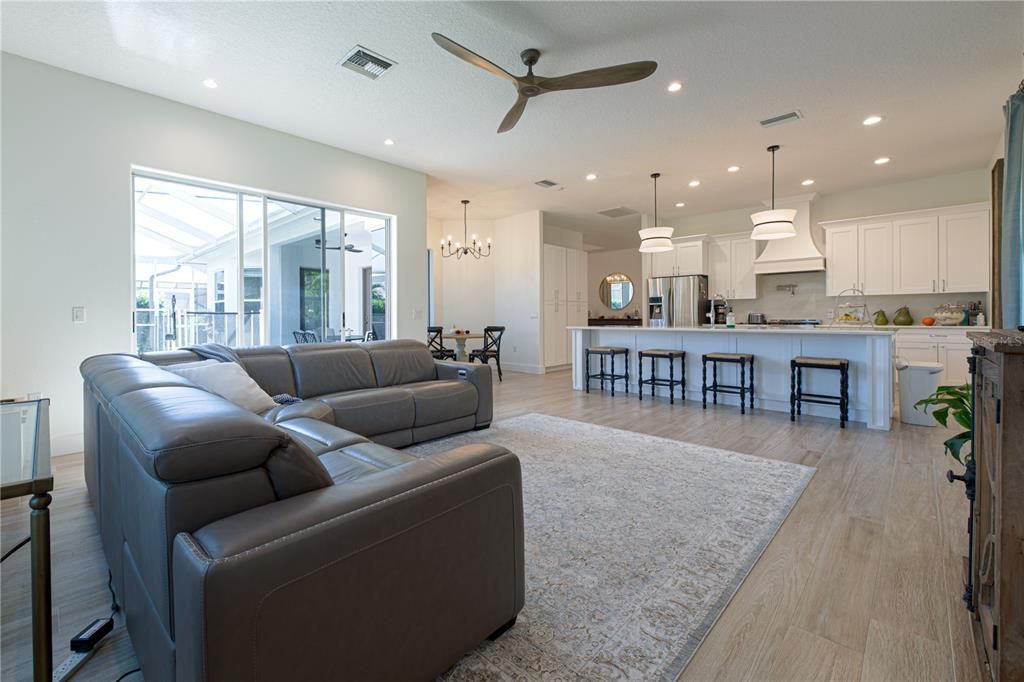 For Sale: $939,000 (3 beds, 3 baths, 2710 Square Feet)