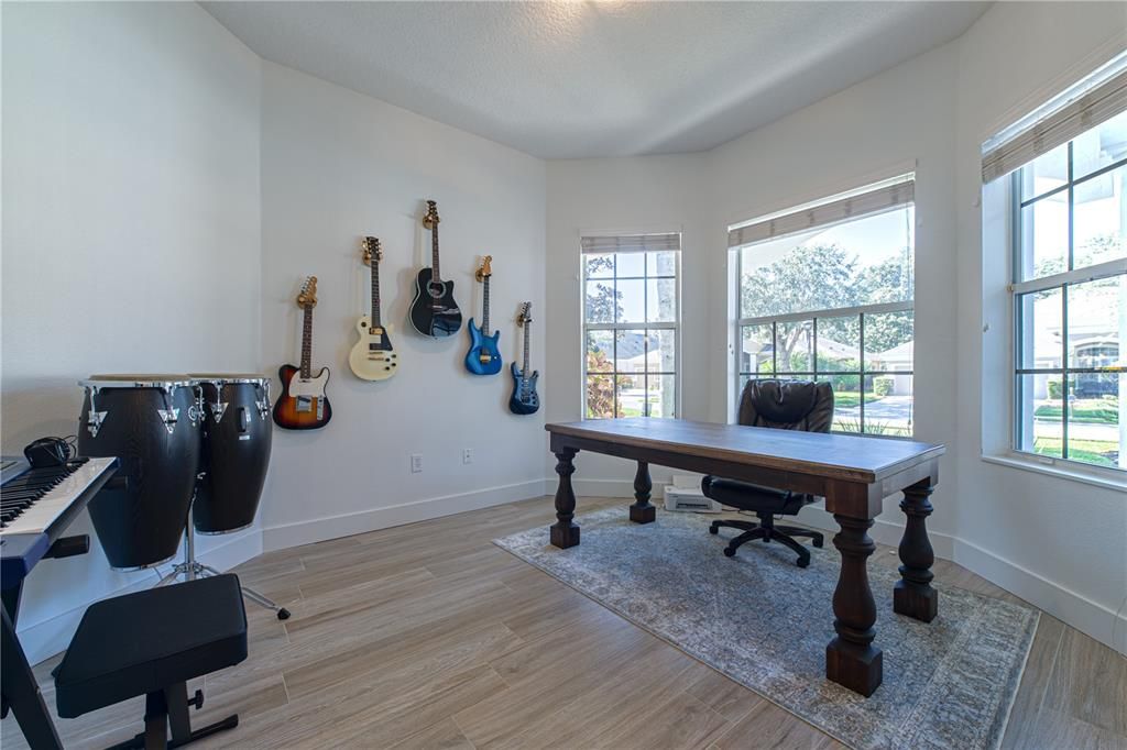 For Sale: $939,000 (3 beds, 3 baths, 2710 Square Feet)