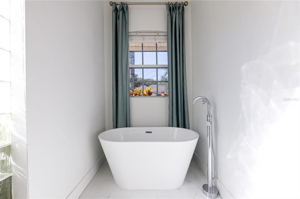 For Sale: $939,000 (3 beds, 3 baths, 2710 Square Feet)