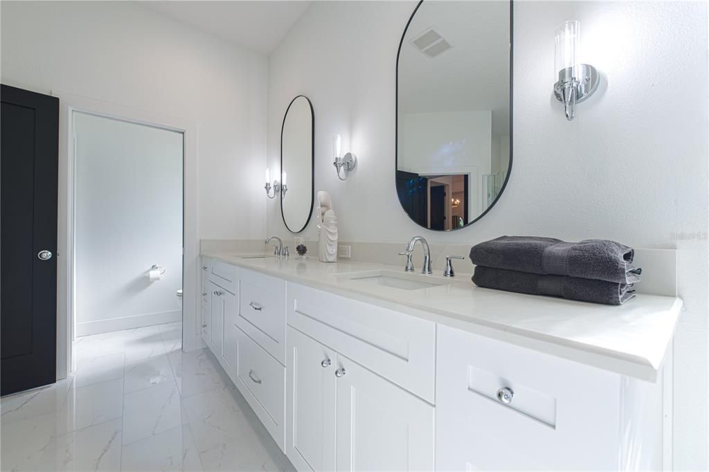 For Sale: $939,000 (3 beds, 3 baths, 2710 Square Feet)