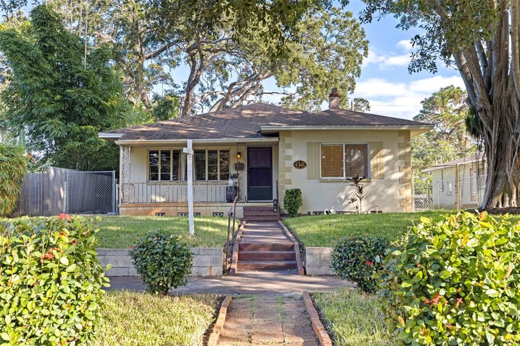 Recently Sold: $365,000 (2 beds, 1 baths, 1300 Square Feet)