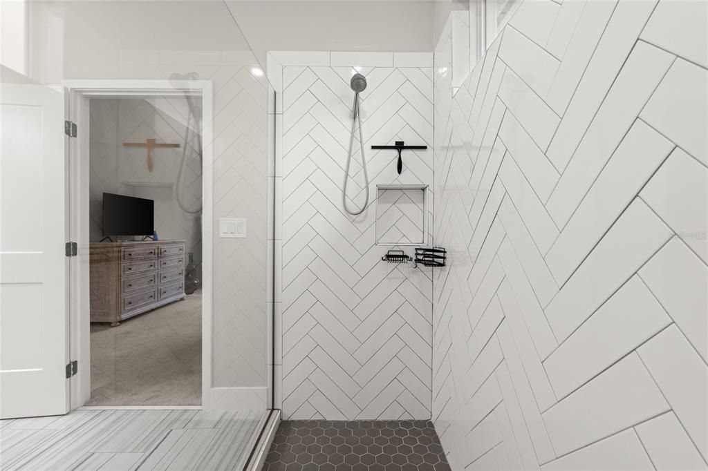 For Sale: $520,000 (4 beds, 3 baths, 2111 Square Feet)