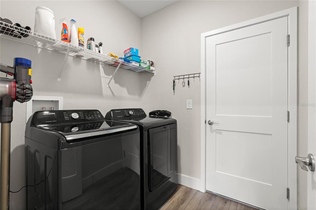 For Sale: $520,000 (4 beds, 3 baths, 2111 Square Feet)