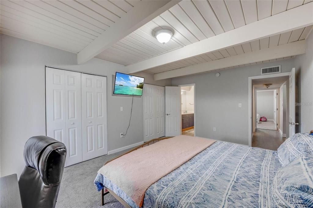 出租: $2,000 (2 贝兹, 1 浴室, 1116 平方英尺)