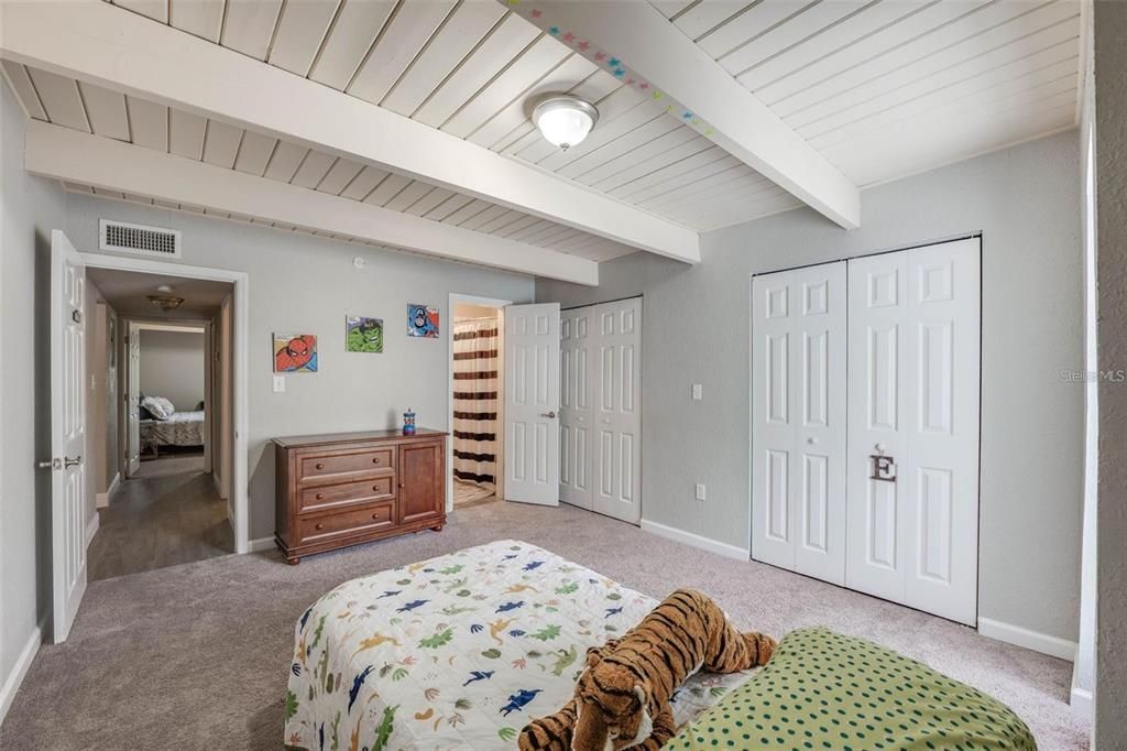 出租: $2,000 (2 贝兹, 1 浴室, 1116 平方英尺)