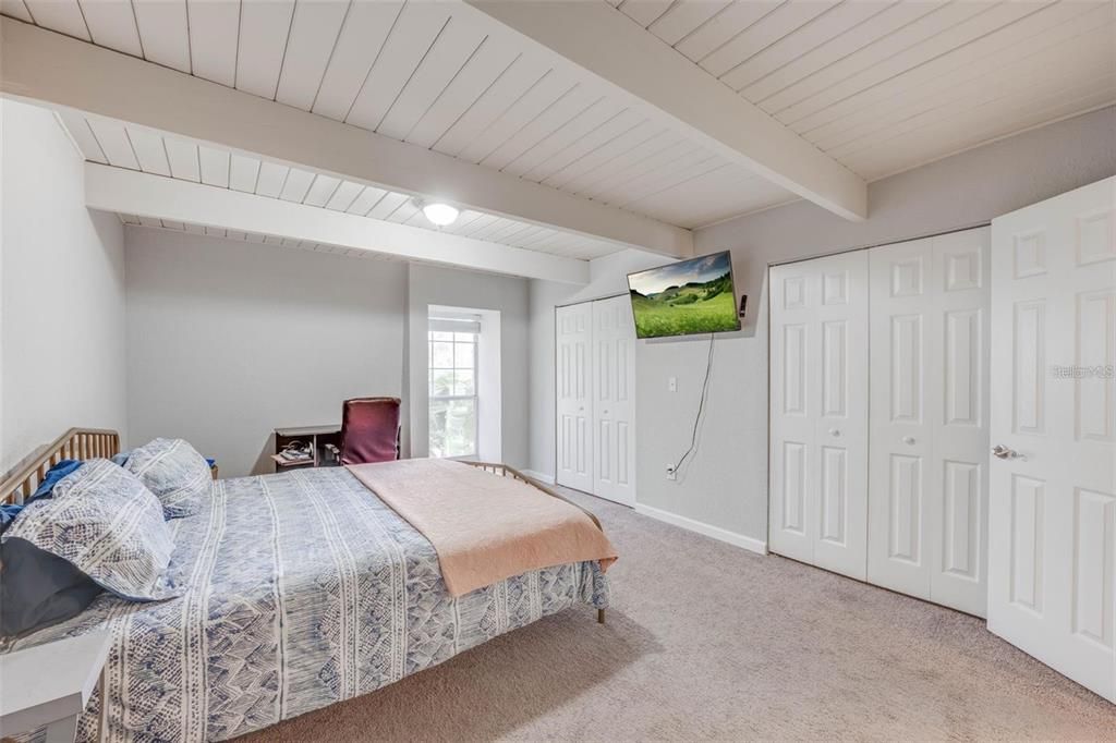 出租: $2,000 (2 贝兹, 1 浴室, 1116 平方英尺)