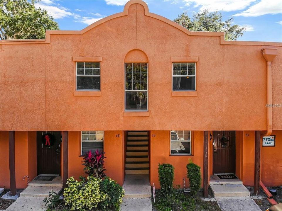 出租: $2,000 (2 贝兹, 1 浴室, 1116 平方英尺)