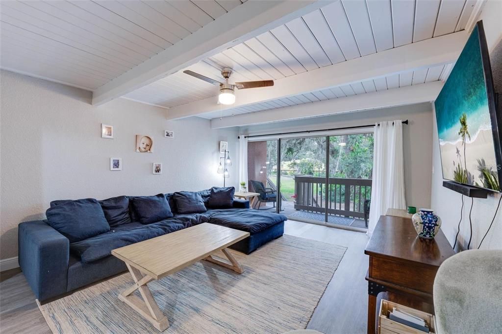 出租: $2,000 (2 贝兹, 1 浴室, 1116 平方英尺)