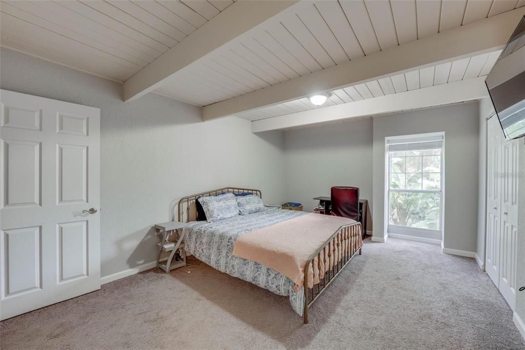 出租: $2,000 (2 贝兹, 1 浴室, 1116 平方英尺)