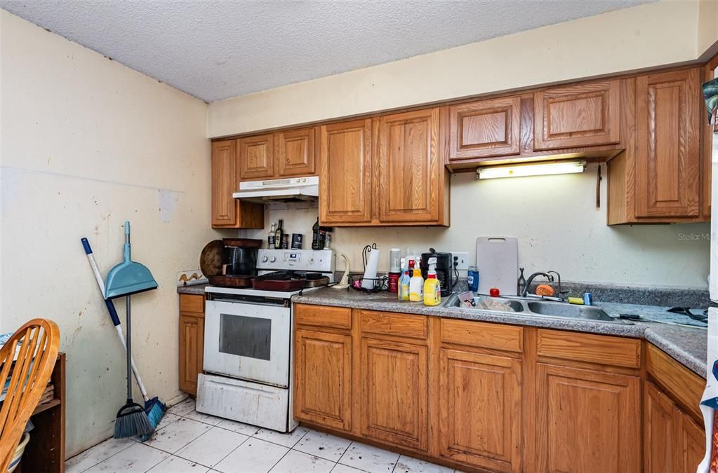 For Sale: $230,000 (3 beds, 1 baths, 1000 Square Feet)
