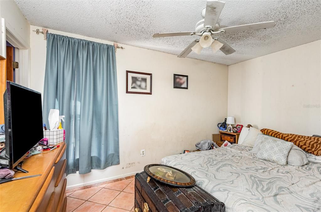 For Sale: $230,000 (3 beds, 1 baths, 1000 Square Feet)