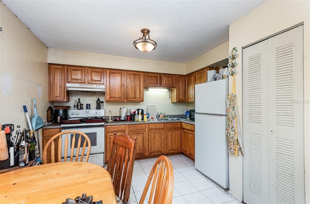 For Sale: $230,000 (3 beds, 1 baths, 1000 Square Feet)