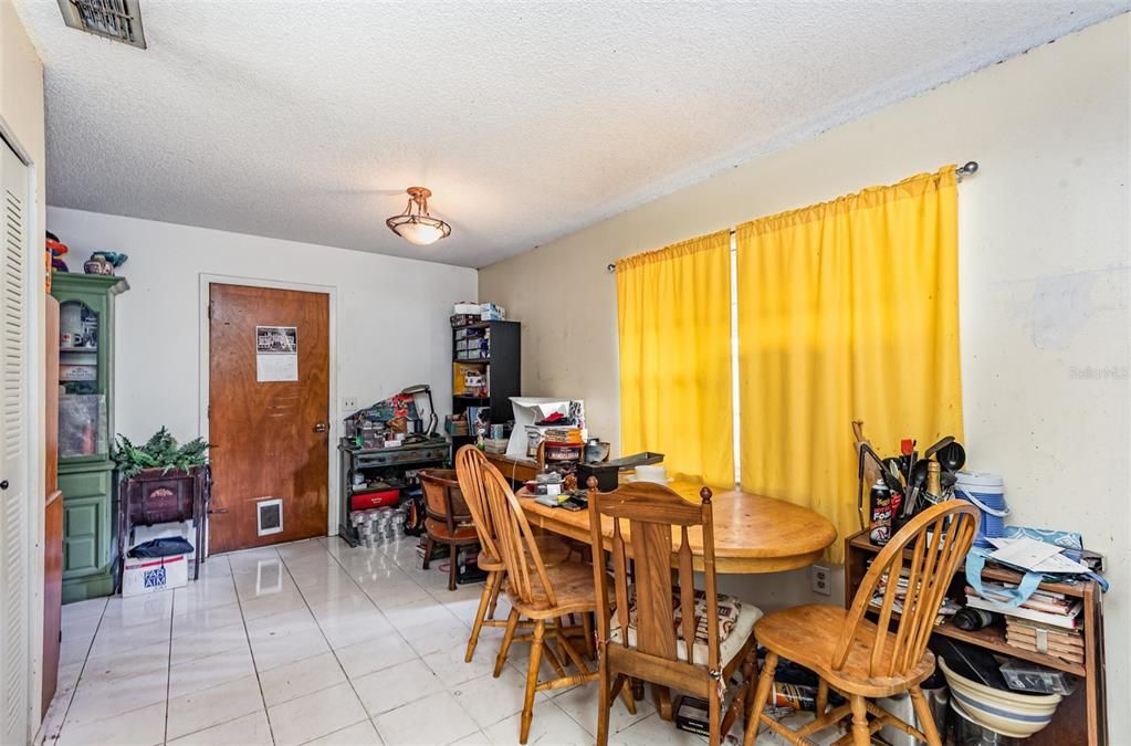 For Sale: $230,000 (3 beds, 1 baths, 1000 Square Feet)